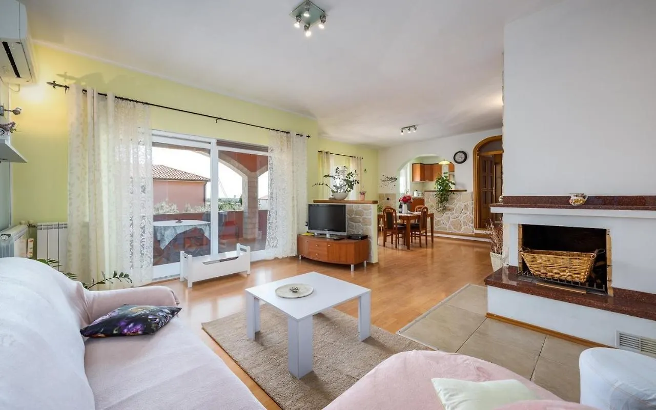 Iva House With Apartment 우마그